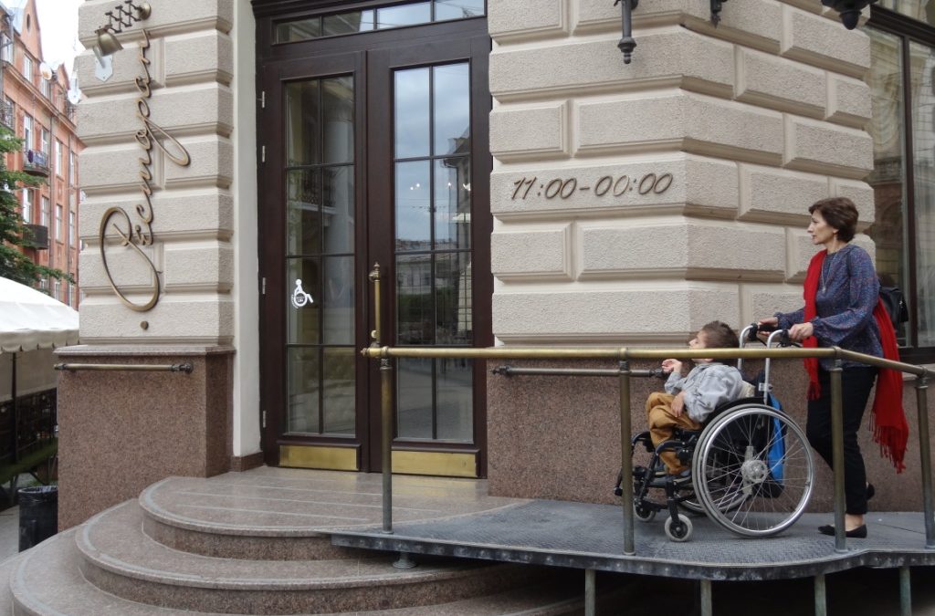 Доступність: як вона реалізується у Чернівцях та повинна забезпечуватися повсюдно в Україні