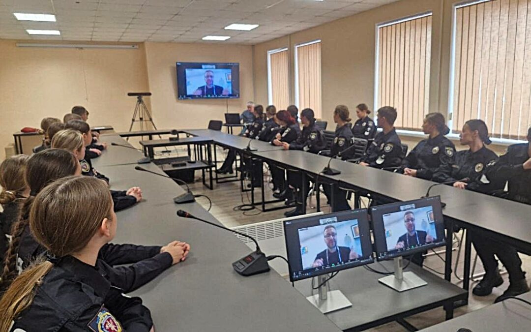 Курсанти ХНУВС обговорили сучасні загрози онлайн-простору